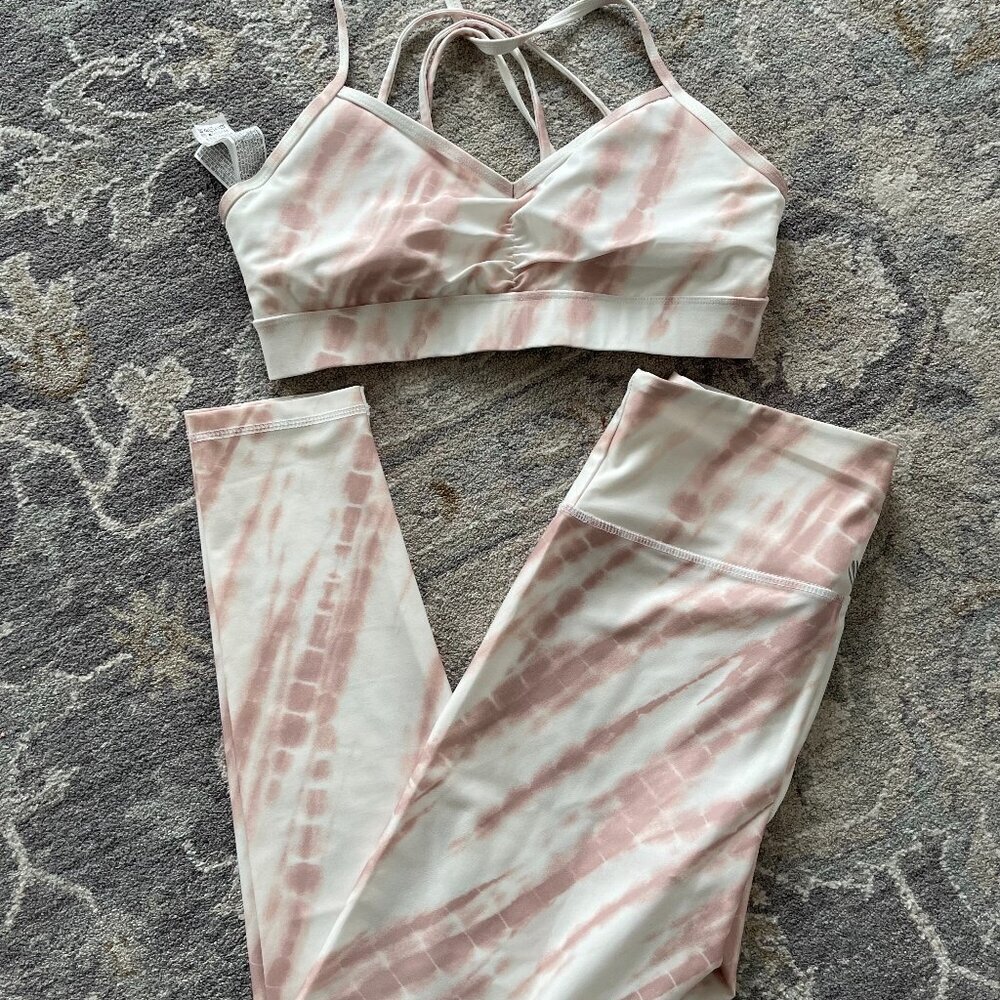 Workout set for women in white/pink